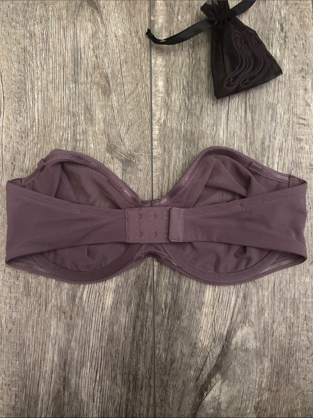 SKIMS STRAPLESS BRA - Picture 3 of 7